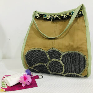 Vogue bag with embroidery