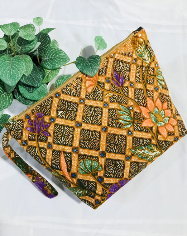 Padded pouch